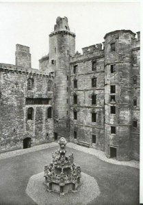 Scotland Postcard - Linlithgow Palace - West Lothian - The Close - Ref TZ8258