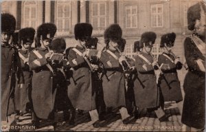 Denmark København Vagtparaden Copenhagen Vintage Postcard C020