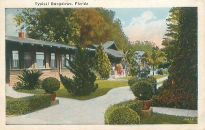 Florida Typical Bungalow Houses,  Pretty Landscaping, White Border Postcard