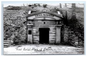 Postcard First Burial Place of Abraham Lincoln, Oak Ridge Cemetery, IL photo D16