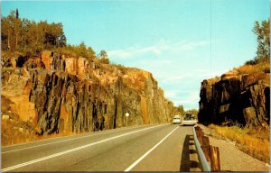 Canadian Hwy Rock Formations Old Car Postcard VTG UNP WOB Note VTG Vintage  