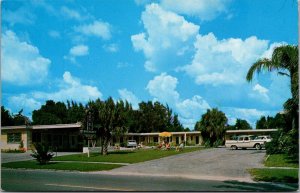 View of Motel Broadway, Dunedin FL Vintage Postcard O59