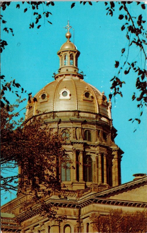 Golden Dome State Capitol Des Moines Iowa IA Greenery Postcard Unused UNP VTG 