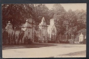 Nottinghamshire Postcard - Lion Gates, Welbeck - Used but not postally - T3210