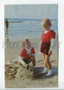 464846 USSR 1976 year Lithuania Palanga children by the sea postcard