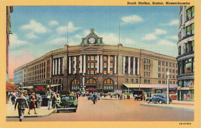 1940's Street Scene South Station Train Depot Boston Mass. Postcard 2R3-553 