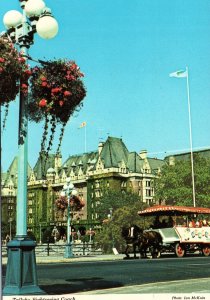 CONTINENTAL SIZE POSTCARD TALLYHO SIGHTSEEING COACH ON THE STREETS OF VICTORIA