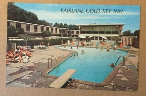 VINTAGE POSTCARD UNUSED FAIRLANE GOLD KEY INN DEARBORN MICH.