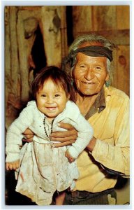 BLUFF, UT Utah ~ NAVAJO HOSTEEN HASHK'ANN & Granddaughter c1950s Postcard