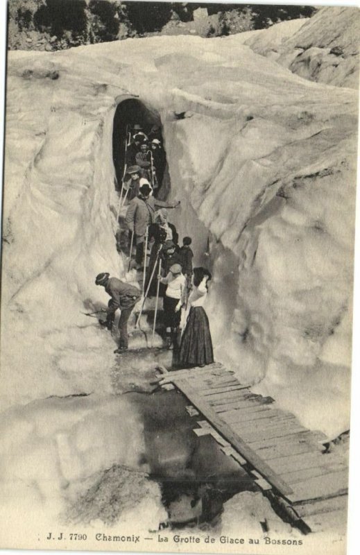 CPA CHAMONIX - La Grotte de Glace au Bossons (173469)