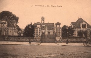 VINTAGE POSTCARD STREET SCENE AT THE GATES TO THE HOSPITAL HOUDAN WEST OF PARIS