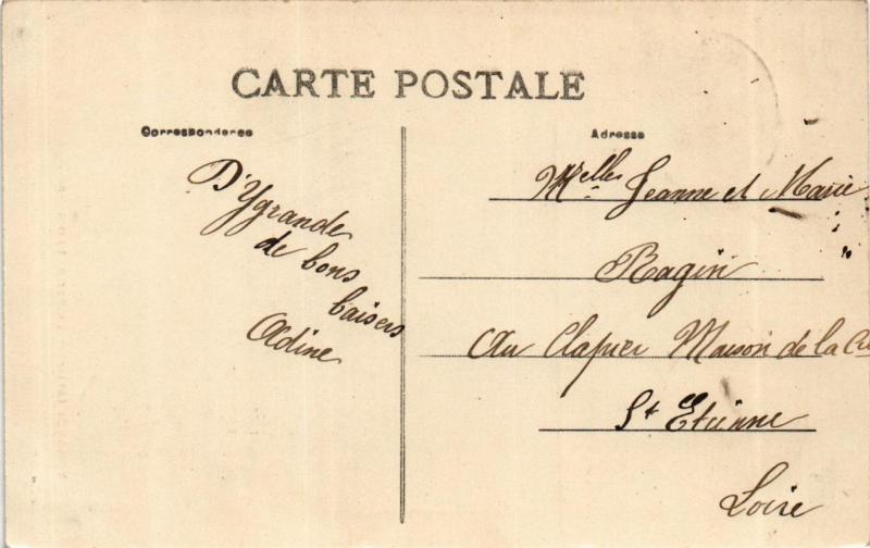 CPA Ygrande La Poste et l'Hotel de Ville (683022)