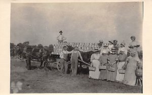 Picking Grapes in Southwest Michigan, USA Real Photo People Working Unused 