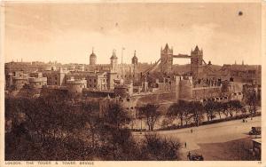 B86046 the tower and tower bridge   london uk