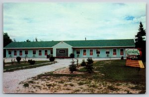 Roadside~Greenland Motel Munising Michigan~Vintage Postcard