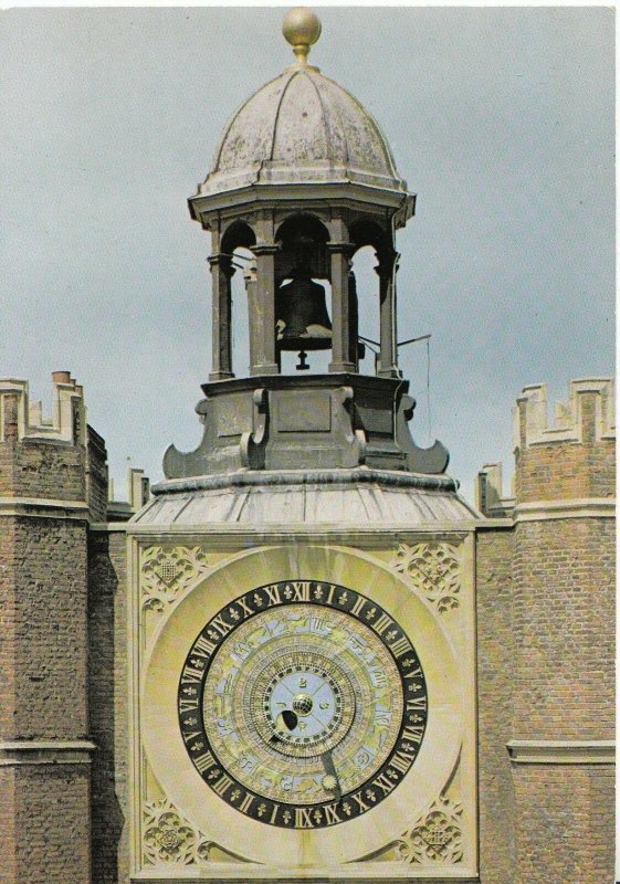 Middlesex Postcard - Hampton Court Palace - The Astronomical Clock - Ref AB3013