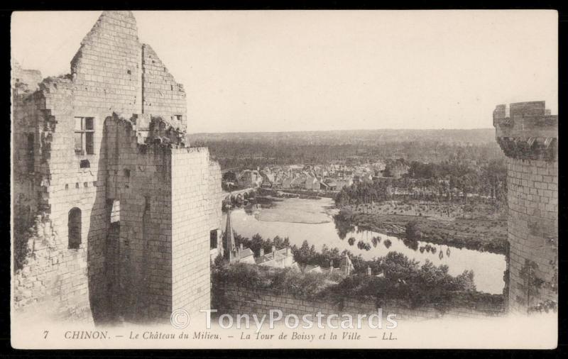 CHINON - Le Chateau du Milieu - La Tour de Boissy et la Ville