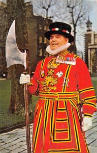 BR77707 yeoman warder at the tower of london uk 14x9cm