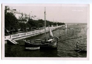 497059 CROATIA CRIKVENICA embankment boat boy diver Vintage photo postcard