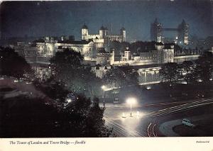 uk36863 fower of london and  tower bridge by night london uk lot 9 uk
