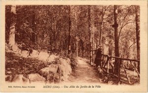 CPA Meru - Une Allee du Jardin de la Ville (1032507)