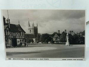 Beaconsfield The Broadway Old Town New Vintage RP Postcard Hotel Entrance