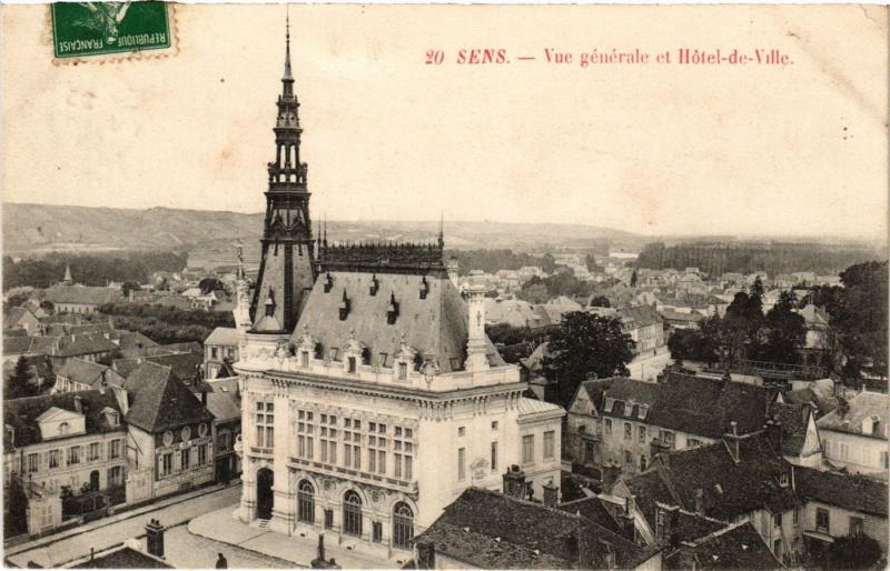 CPA SENS - Vue générale et l'Hotel-de-VILLE (657084)