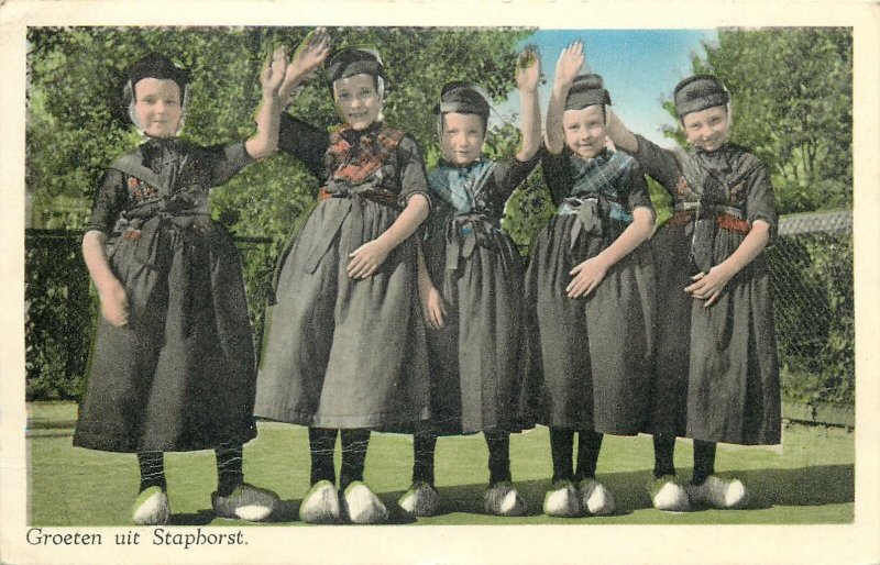 Postcard Groeten uit Staphorst Dutch ethnic types folk outfits