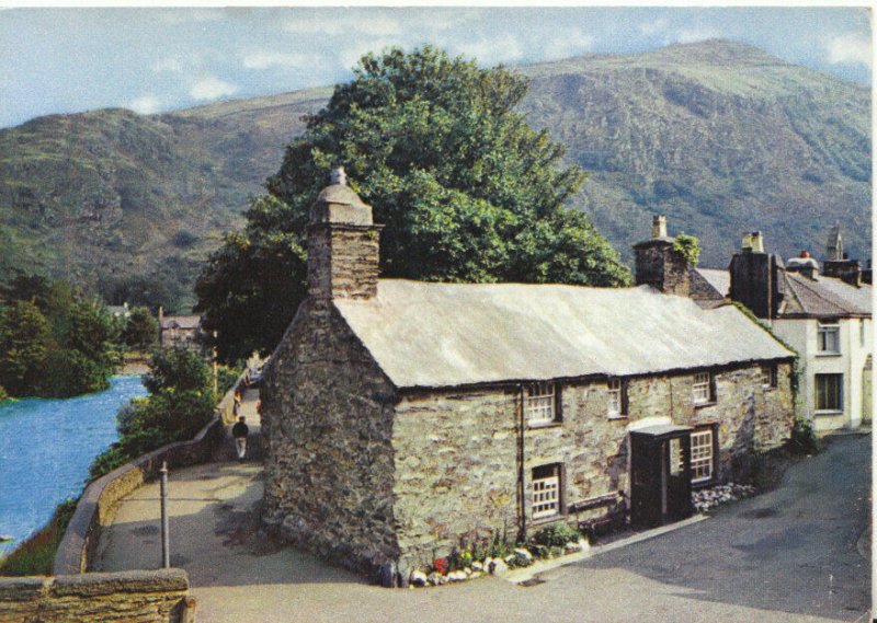 Wales Postcard - Llewelyn's Cottage - Beddgelert - Caernarvonshire - Ref TZ8520