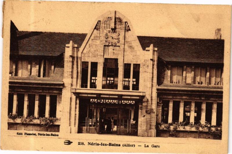 CPA NÉRIS-les-BAINS - La Gare (267513)