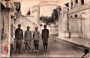 Cambodia Cambodge Phnom Penh Groupe de Gardiens du Palais Vintage Postcard 09.61 