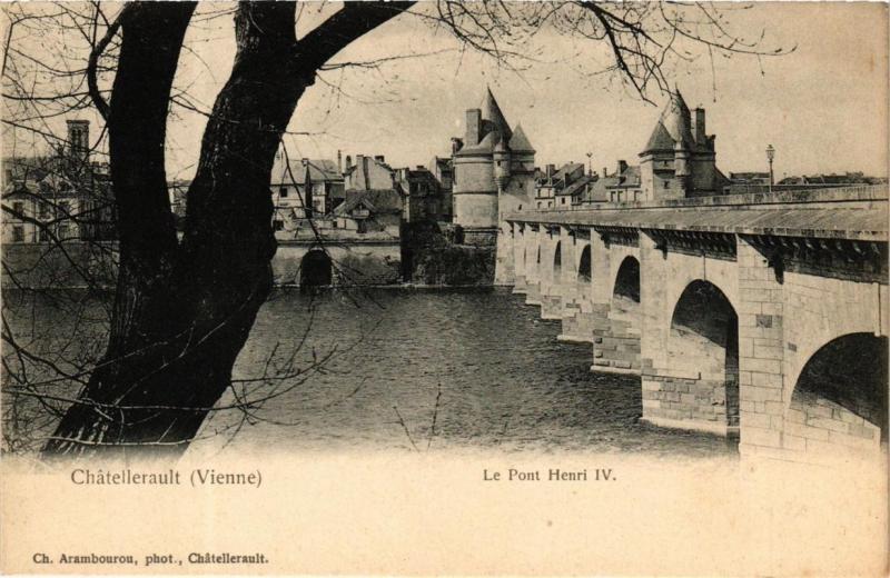 CPA CHATELLERAULT Le Pont Henri IV (613224)