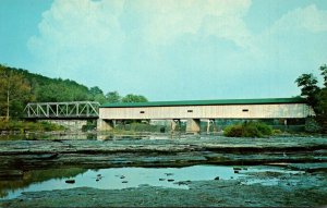 Covered Bridge Grand Bridge Over Grand River Ashtabula County Ohio