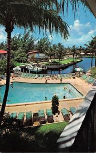 POMPANO BEACH, FL Florida HOLIDAY INN Boat Up Dock~Pool ROADSIDE Chrome Postcard