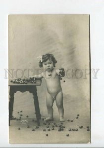 440249 NUDE Child Boy w/ Cherry Vintage PHOTO postcard ITALY