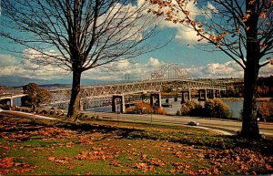 Canada British Columbia New Westminster The Pattulo Bridge Spanning The Faser...