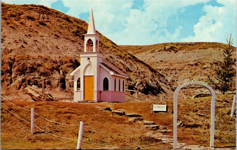 Postcard AB Drumheller World's Largest Little Church Dinosaur Trail 1970s K58