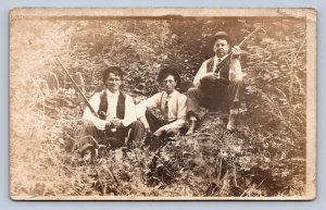J87/ Interesting RPPC Postcard c1910 Men Rifles Hunting Hunt 468
