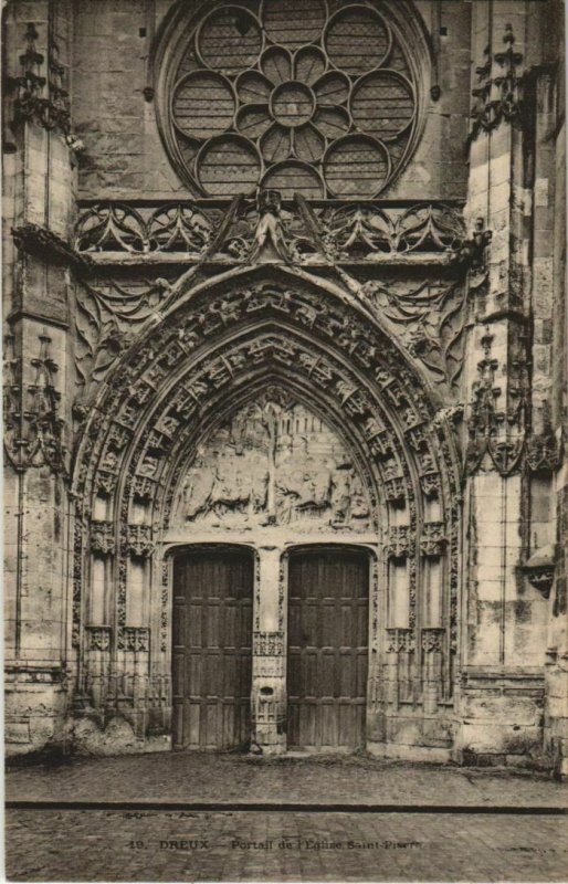 CPA Dreux Portail de l'Eglise St Pierre FRANCE (1155138)