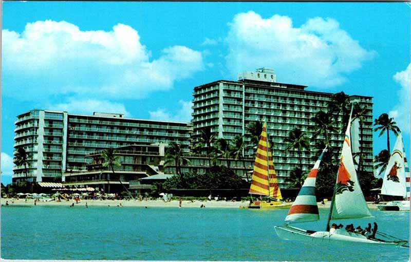 Postcard HOTEL SCENE Honolulu - Waikiki Hawaii HI AM8628