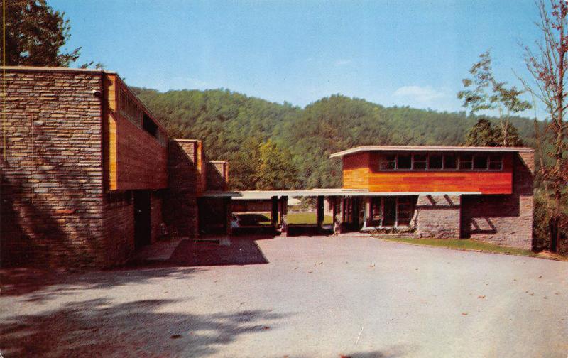 Gatlinburg Tennessee 1960s Postcard Bon-Air Motel Entrance View