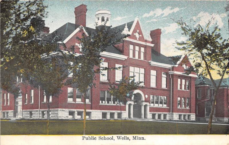 D56/ Wells Minnesota Mn Postcard 1910 Public School Building