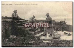 Life has sea Old Postcard Fishermen waiting for the moment & # 39embarquer (f...