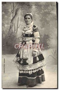 Postcard Old Woman Folklore Quimper in party costume