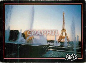 Modern Postcard The Eiffel Tower Le Jardin du Trocadero and Paris water jets