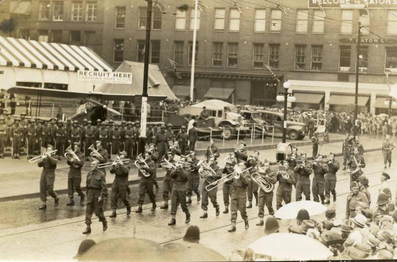 Canada - ON, Toronto. Canadian Army Military Band, WWII  *PHOTO, Not A Postcard