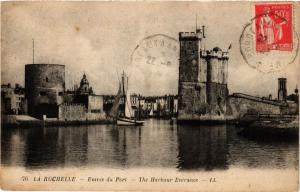 CPA La ROCHELLE - Entrée du Port - The Harbour Entrance (354518)