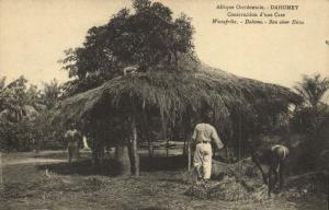 CPA Dahomey Afrique - Constructon d'une Case (86857)