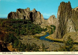 Oregon Smith Rocks and The Crooked River