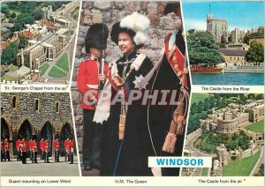 Postcard Modern Windsor HM The Queen